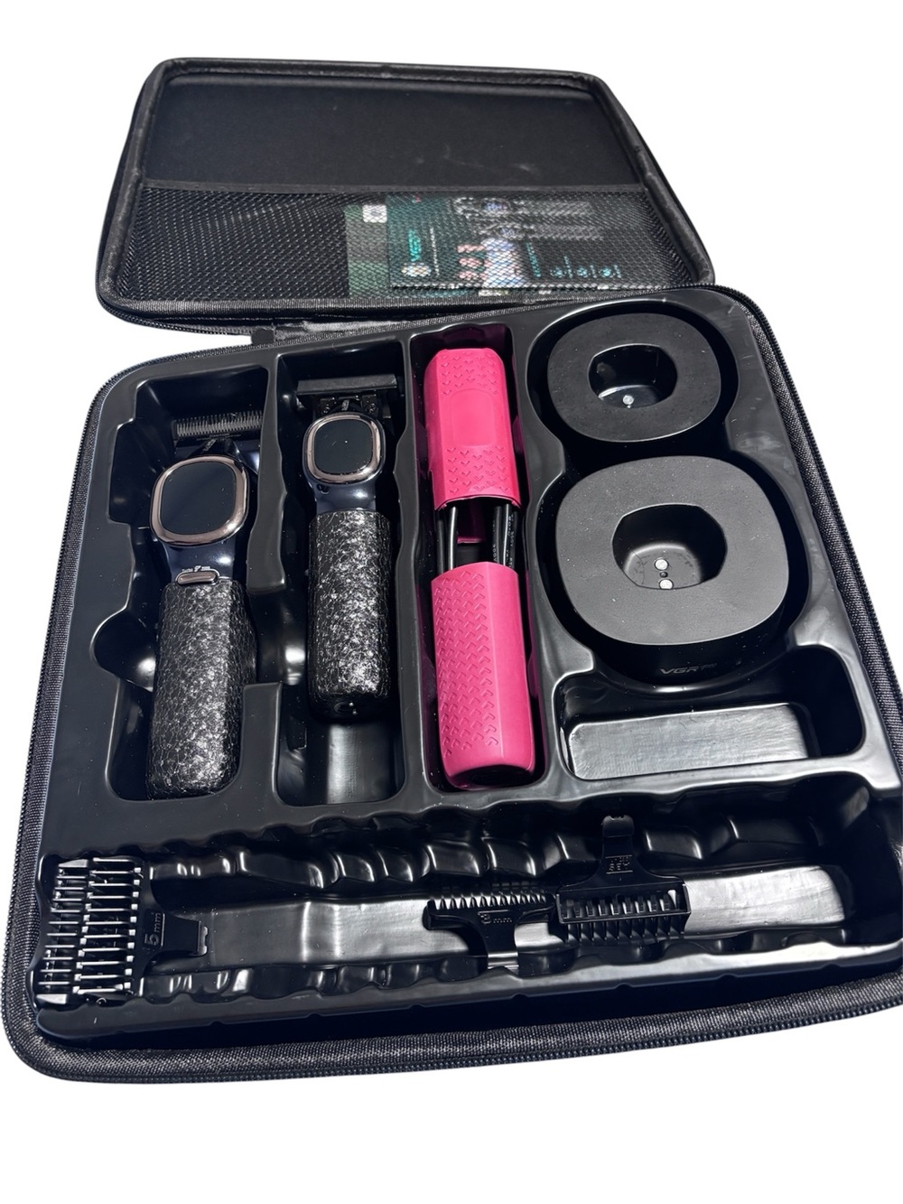 VGR clippers and trimmers with travel case